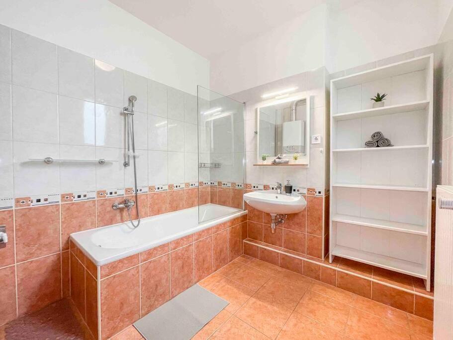 I77 Spacious Modern 3bedroom Apartment *