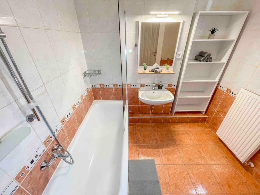 I77 Spacious Modern 3bedroom Apartment Budapest